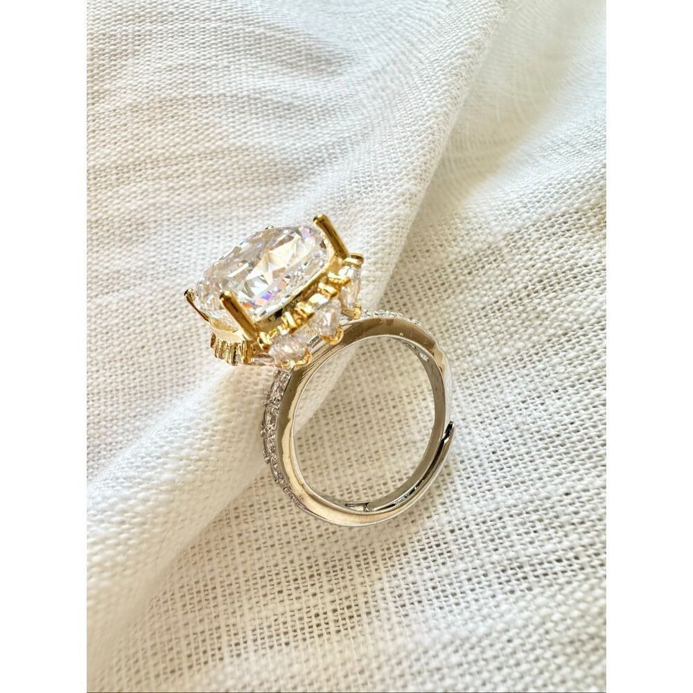 Gorgeous super sparkly cubic zirconia elongated cushion cut adjustable ring gold - Picture 8 of 12